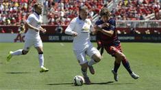 Manchester United sukses memecundangi Barcelona 3-1 dalam ajang turnamen pramusim International Champions Cup (ICC) 2015, di Stadion Levi's, California, Minggu (26/7/2015) dini hari WIB.