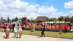 Suasana Alun-Alun Kota Depok yang dipadati warga setelah diresmikan Wali Kota Depok Mohammad Idris, Minggu (12/1/2020). Alun-alun seluas 3,9 hektare ini dilengkapi berbagai fasilitas, hingga gerai UMKM. (Merdeka.com/Muhammad Fayyadh/Magang)