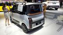 Bagian buritan juga menerima sentuhan modifikasi. Roof spoiler yang terpasang memberikan sedikit kesan sporty di bagian belakang. Tambahan lips bumper yang menyambung dengan fender belakang sangat menambah aura futuristis dan aerodinamis pada mobil ini.