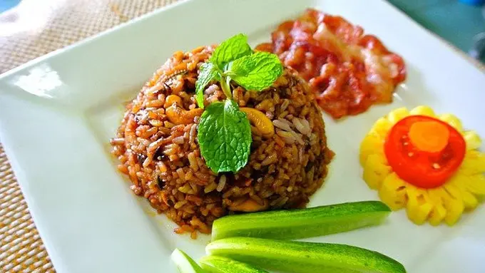 Nasi Goreng Nanas (Image by Fonthip Ward from Pixabay)