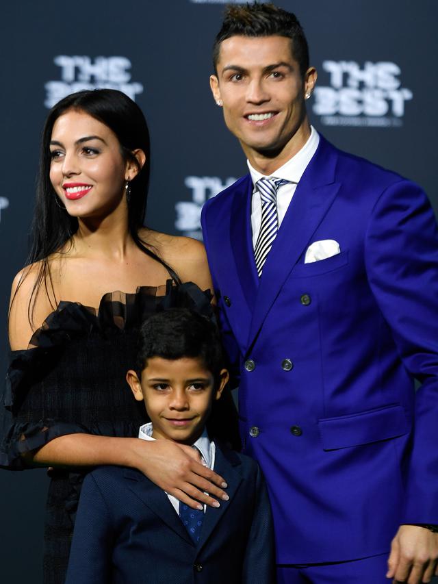 20180109-Ronaldo Jadi Pemain Terbaik FIFA 2016-Swiss