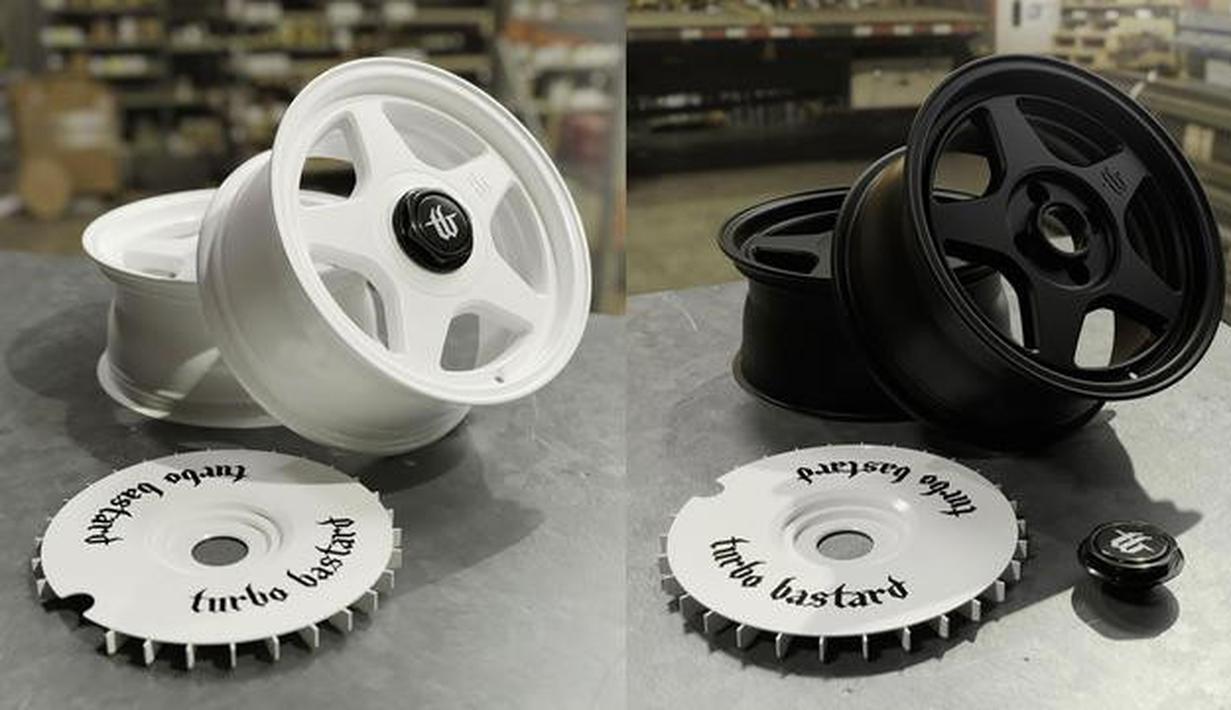 Turbo Bastard Wheel merupakan velg lokal pertama yang menyediakan opsi turbodisc seperti mobil-mobil balap era 80 hingga 90an. Merek kepunyaan Gofar Hilman ini menggunakan model palang lima dengan lubang baut yang dilengkapi dop sehingga membuatnya terlihat lebih rapi. Spesifikasi velgnya berukurang 15 inci lebar tujuh ET38 PCD 4x100 atau 4x114. (Source: otosia.com)