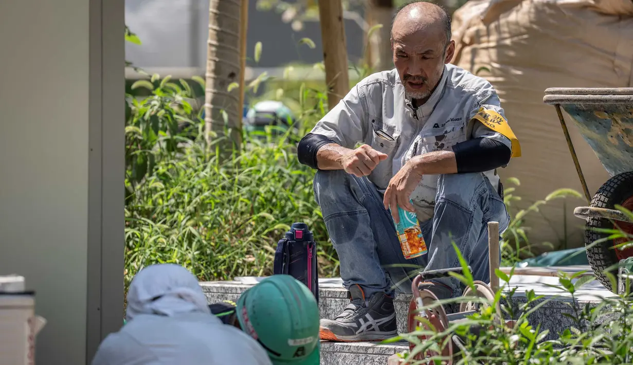 Badan Meteorologi Jepang pada 27 Agustus 2025 mengatakan, Tokyo akan mengalami rekor 10 hari berturut-turut dengan suhu 35°C atau lebih tinggi. (Yuichi YAMAZAKI/AFP)