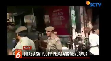 Petugas Satpol PP Jakarta terus merazia pedagang kaki lima atau PKL di Tanah Abang, Jakarta Pusat.