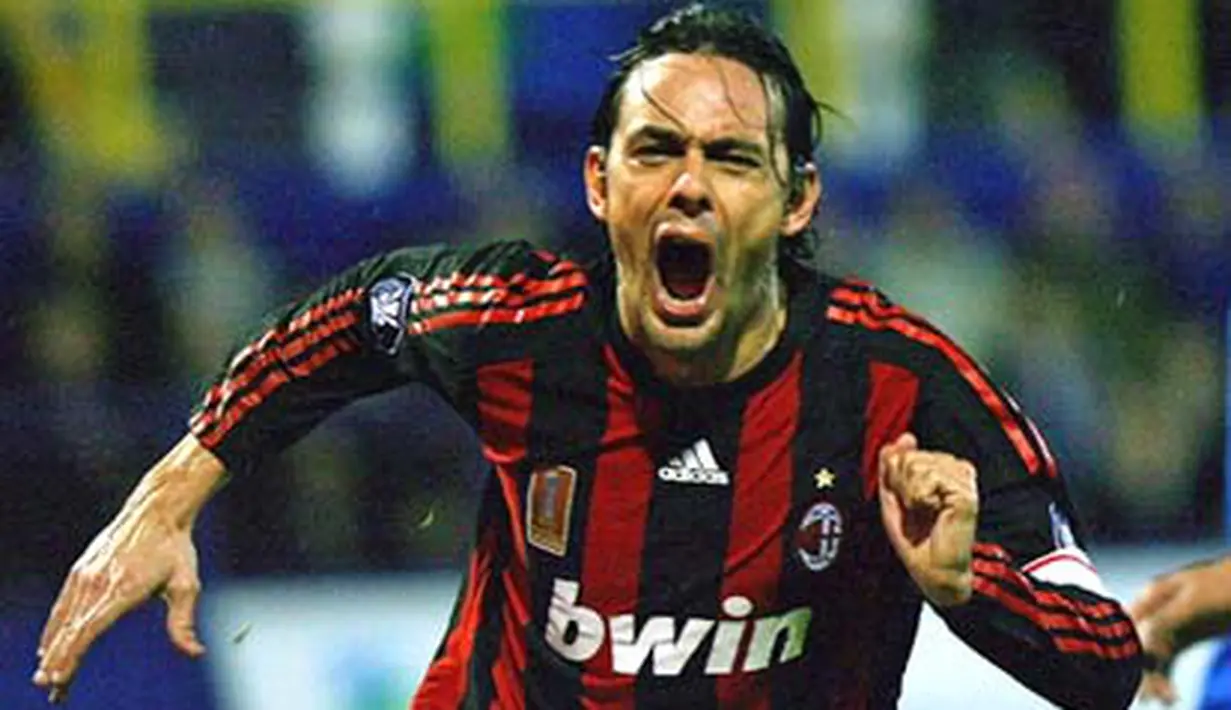AC Milan's Filippo Inzaghi celebrates after scoring the equalising goal to make it 2-2 during their UEFA Group E match against Portsmouth at Fratton Park on November 27, 2008 . AFP PHOTO/CARL DE SOUZA
