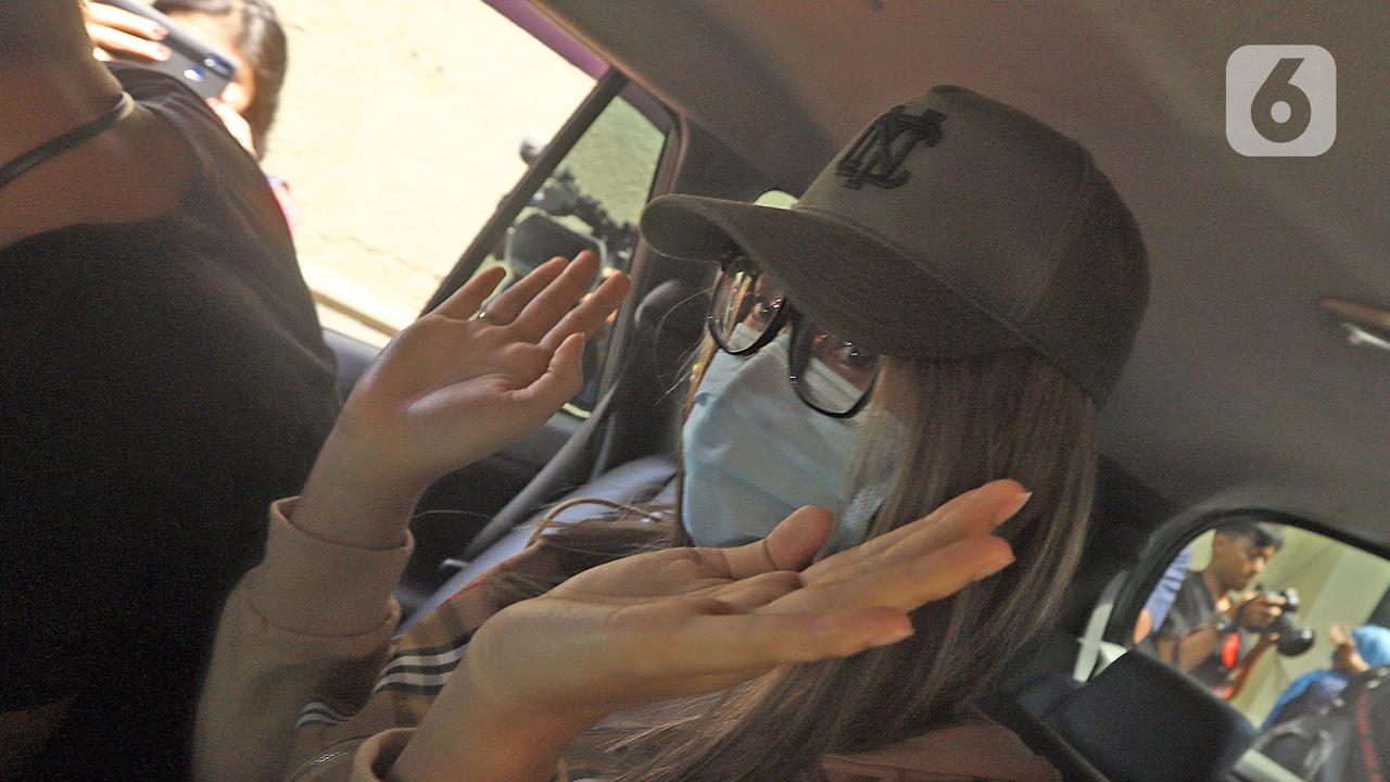 Positif Narkoba, Lucinta Luna Dibawa ke BNN Lido