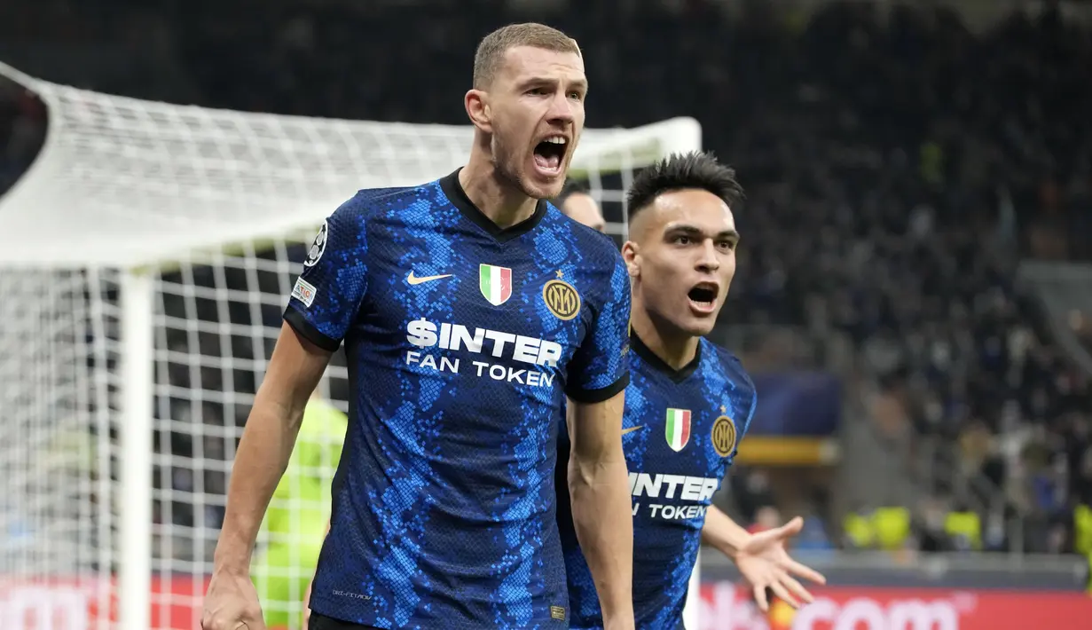 Inter Milan sukses meraup poin penuh atas Shakhtar Donetsk dalam partai matchday 5 fase grup Liga Champions 2021/22 yang digelar di Giuseppe Meazza, Kamis (25/11/2021). (AP/Luca Bruno)