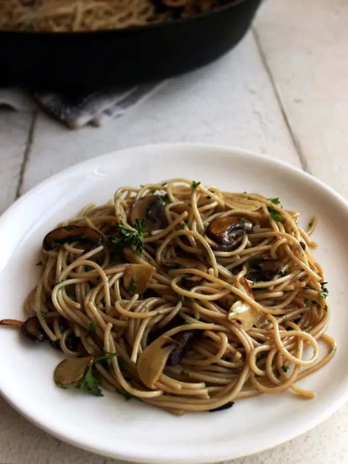 Pasta Bawang Putih Jamur, Makan Siang Wajib Coba di Akhir Pekan
