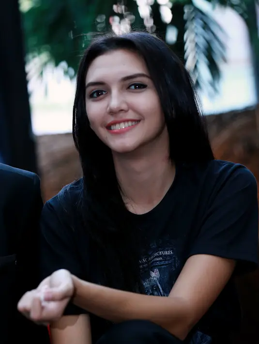 'Setelah ngobrol sama mas Rizal, dia bilang tidak ada unsur itu, makanya aku jadi tertarik. Mas Rizal juga sudah sukses dengan film sebelumnya, jadi aku merasa tertantang,' tambah Alexa.  (Wimbarsana Kewas/Bintang.com)