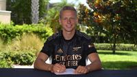 Oleksandr Zinchenko resmi menjadi milik Arsenal, Sabtu (23/7/2022) dini hari. (Arsenal)