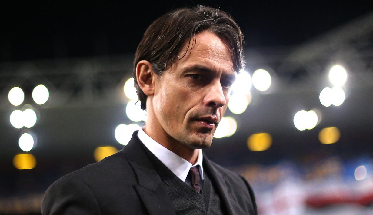 Filippo Inzaghi menggantikan Seedorf usai gagal menukangi AC Milan. Bernasib sama, ia hanya bertahan hingga akhir musim usai AC Milan finis di urutan ke-10. Inzaghi sendiri sebenarnya merupakan mantan pemain AC Milan yang mampu mempersembahkan banyak gelar. (AFP/Marco Bertorello)