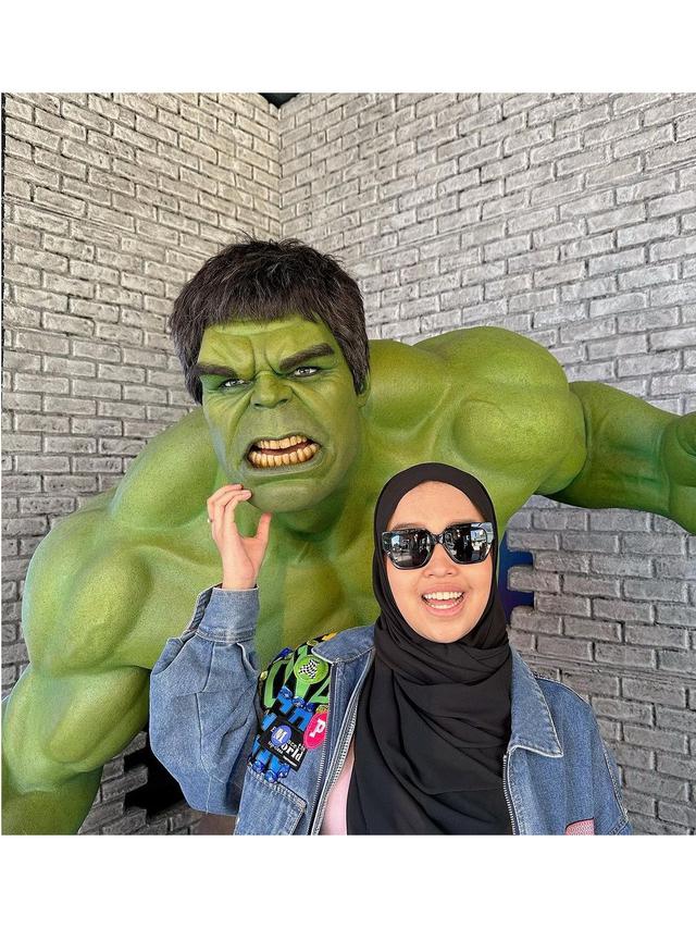 6 Potret Putri Ariani Jalan-Jalan di Hollywood Usai Tampil di AGT, Semringah