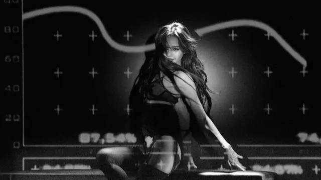 Lisa Blackpink saat Tampil di Crazy Horse Paris