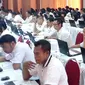 Suasana tes CPNS 2018 di Gedung SMK Negeri 2 Kota Malang, Jawa Timur. Pelaksaannya pada hari pertama, Jumat (26/10/2018) yang sempat molor (Liputan6.com/Zainul Arifin)