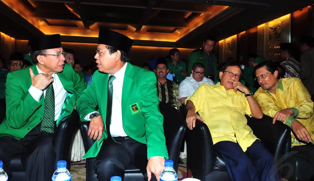 Suryadharma Ali (kiri), Djan Faridz (kedua dari kiri), Akbar Tandjung, Fadel Muhammad (kanan) tampak hadir di acara Mukernas I, Jakarta, Rabu (10/12/2014). (Liputan6.com/Johan Tallo)