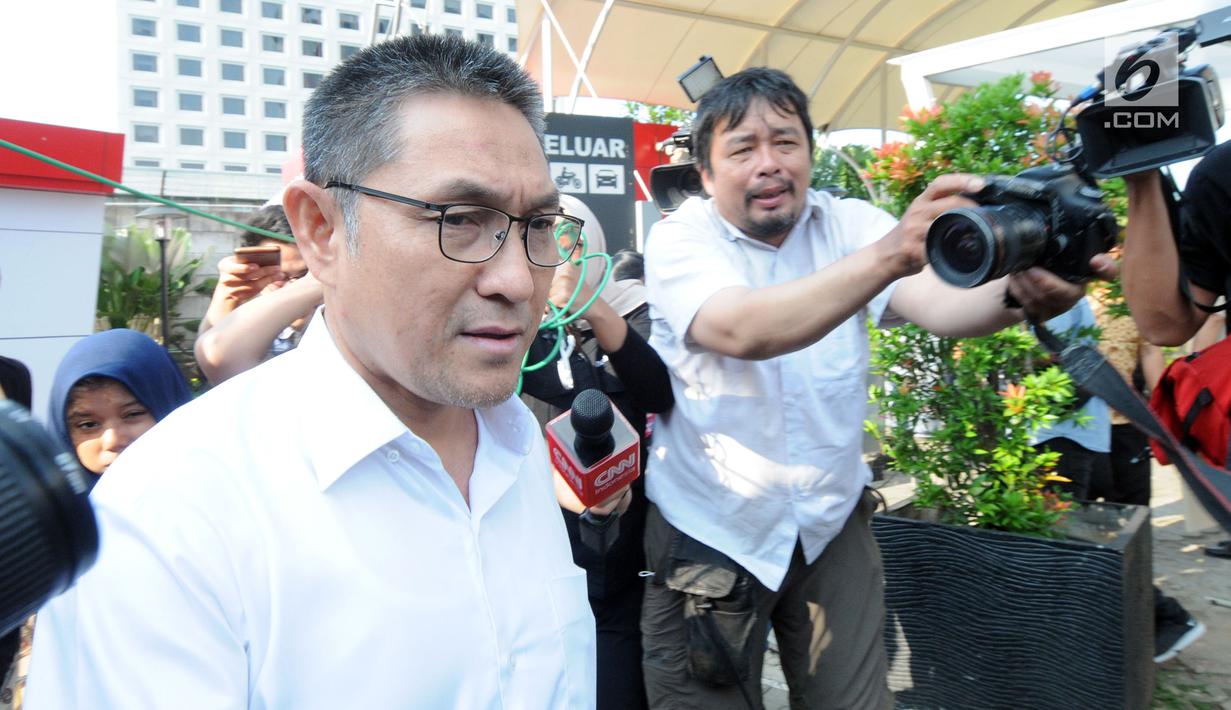 Sukiman usai menjalani pemeriksaan di Gedung KPK, Jakarta, Selasa (26/2). Sukiman diperiksa terkait dugaan suap perolehan anggaran DAK fisik pada perubahan APBN TA 2016 untuk alokasi APBD-P Kabupaten Kebumen TA 2016. (Merdeka.com/Dwi Narwoko)