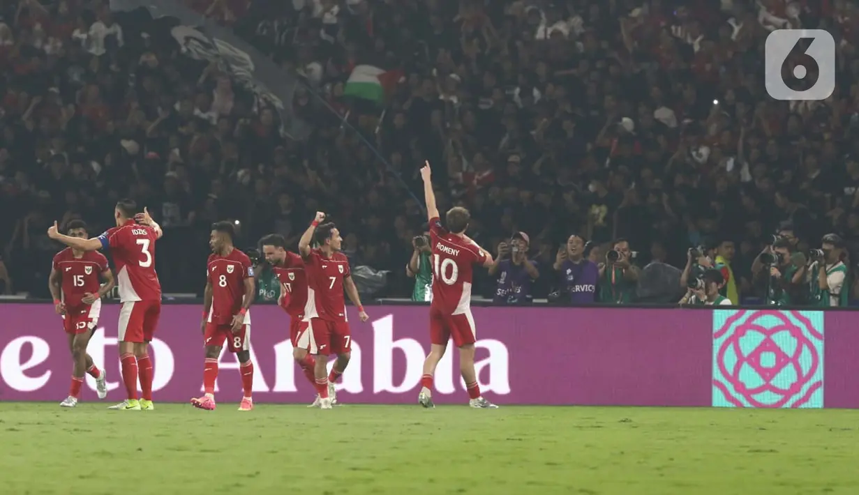 Keunggulan Indonesia dihasilkan lewat eksekusi penalti Ole Romeny pada menit ke-44. (Liputan6.com/Angga Yuniar)