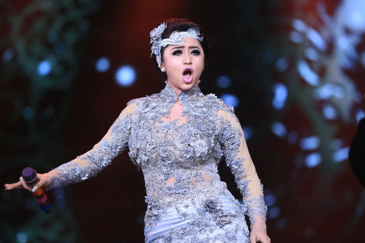 Dewi Perssik