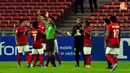 Protes para pemain Timnas Indonesia setelah Kiper Endra Prasetya Suprapto diganjar kartu merah dalam laga Piala AFF Suzuki 2012, di Stadion Bukit Jalil, Kuala Lumpur, Malaysia. Kamis, 25/11/2012. Pertandingan Berakhir seri 2-2.