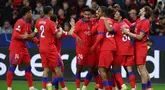 Pemain Paris Saint-Germain merayakan gol pembuka yang dicetak Willian Pacho saat matchday ketiga Liga Champions 2025/2026 melawan Bayer 04 Leverkusen di Stadion BayArena, Leverkusen, Jerman, pada Selasa 21 Oktober 2025 waktu setempat atau Rabu 22 Oktober 2025 dini hari WIB. (FRANCK FIFE/AFP)
