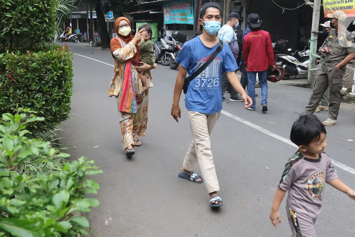 20 Warga Cipayung Terpapar COVID-19 Dibawa ke Wisma Atlet