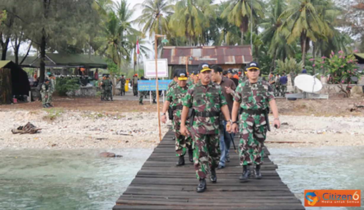 Citizen6, Banten: Panglima TNI dan rombongan meninggalkan pulau sangiang setelah menutup latihan Penanggulangan Teror ke-7 tahun 2012 di Pulau Sangiang, Propinsi Banten. (Pengirim: Badarudin Bakri).
