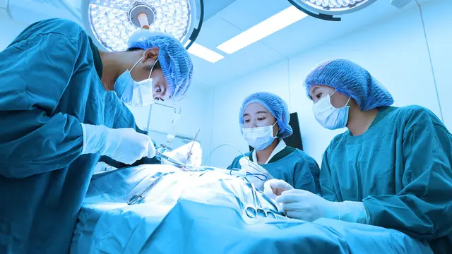 6 Fakta Mengenai Operasi Kelamin (Nimon/Shutterstock)