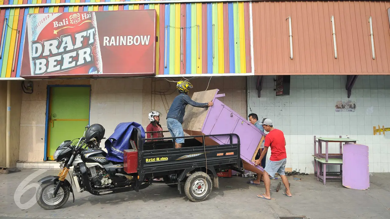 20160223-Sebelum Eksekusi, Warga Kalijodo Mulai Bongkar Bangunannya Sendiri