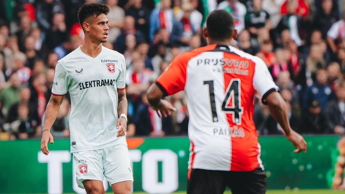 Jelang Menghadapi Paruh Kedua Musim 2024 / 2025, Mees Hilgers dan Pemain FC Twente Panaskan Mesin di Jerman