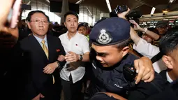 Dubes Korut untuk Malaysia, Kang Chol diusir pemerintah Malaysia, Sepang, Senin (6/3). Pemerintah Malaysia mendeklarasikan Dubes Kang sebagai 'persona non grata' -- karena tidak mempercayai investigasi yang dilakukan Malaysia. (AP PHOTO/Vincent Thian)
