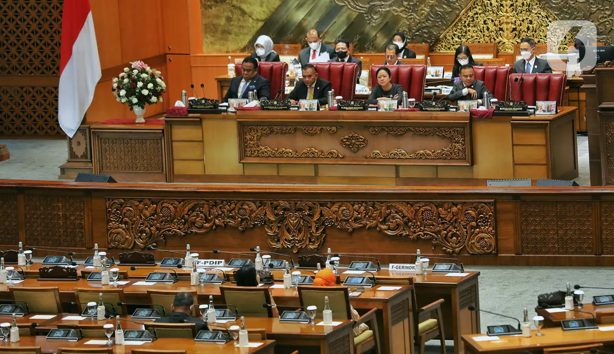 Suasana rapat Paripurna DPR Ke-6 Masa Persidangan I Tahun Sidang 2022-2023 di Kompleks Parlemen, Senayan, Jakarta, Selasa (27/9/2022). Rapat paripurna tersebut membahas laporan Komisi XI DPR terhadap Hasil Uji Kepatutan (Fit and Proper Test) terhadap Calon Anggota BPK Periode 2022-2027 dan dilanjutkan dengan pengambilan keputusan serta penetapan pasangan kerja Komisi IV DPR dilanjutkan dengan pengambilan keputusan. (Liputan6.com/Angga Yuniar)