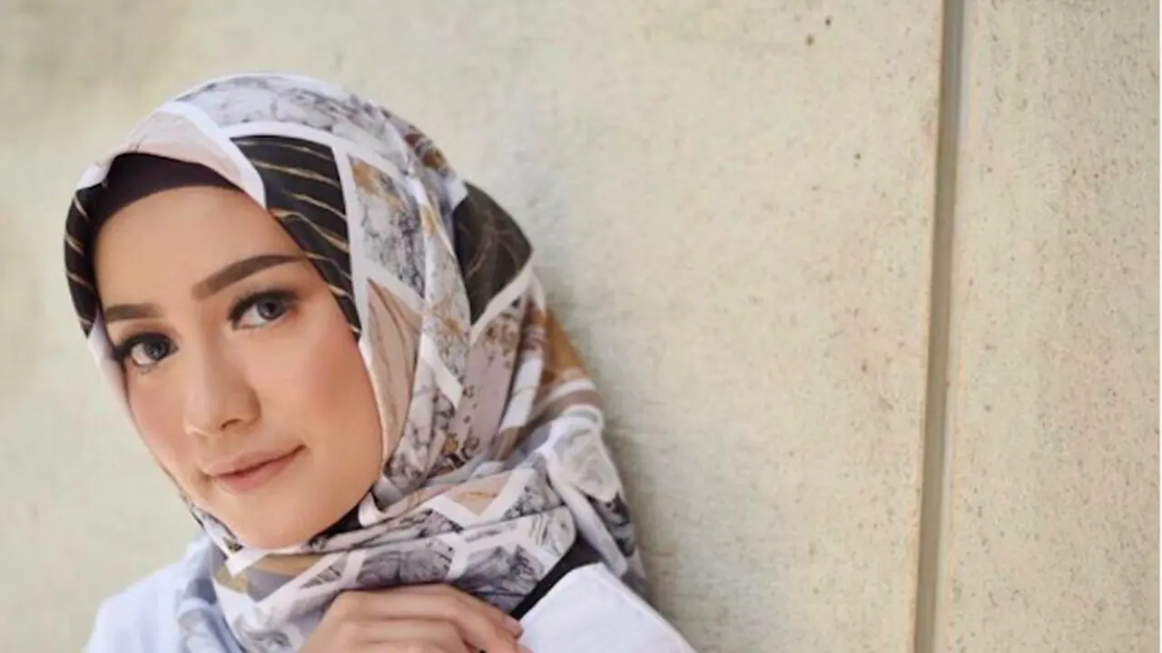 [Bintang] Atasan putih untuk hijab
