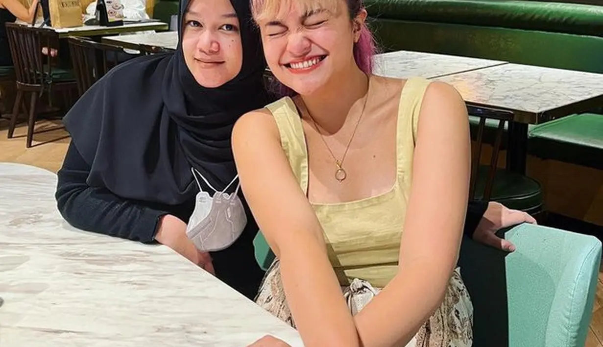 Malahan, ia mendapat banyak respon baik dari netizen karena pesona serta aura bahagianya kian terpancar. (instagram.com/marshanda99)