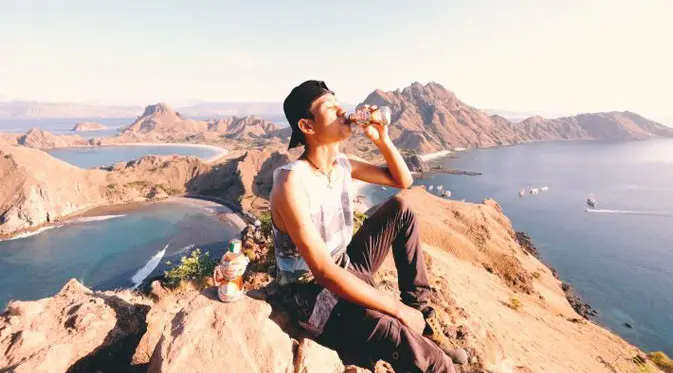 Travel blogger, Harival Zayuka menceritakan perjalanan wisatanya di Pulau Padar yang berada di kawasan Taman Nasional Komodo.