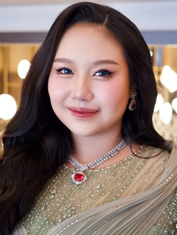 Gaya Old Money Sisca Kohl  saat Sangjit Jessica Jane