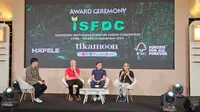 Hartono Prabowo, Technical Director FSC Indonesia menjadi pembicara talkshow acara Award Ceremony ISFDC 2024 di Expo IFFINA-ICE BSD bersama Julien Malaise, Head of Asian Offices Tikamoon dan David Lorenzo, Managing Director Hafele Indonesia. Foto: liputan6.com/edhie prayitno ige&nbsp;