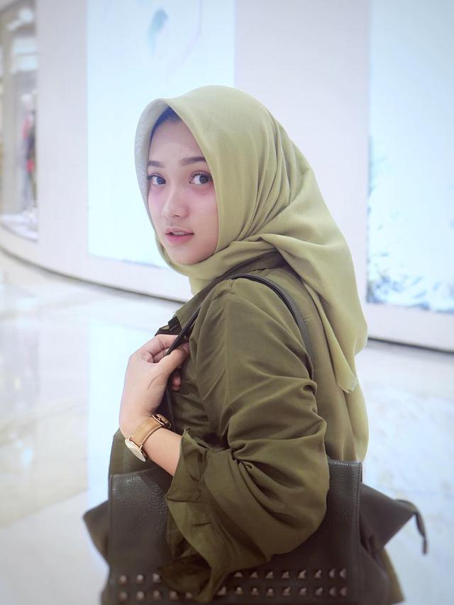 Sudah Lamaran, Ini 6 Potret Cantik Dewi Zahra Calon Istri ...