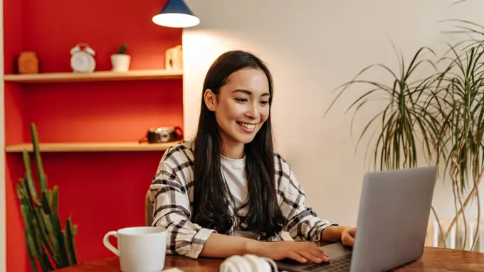 3 Produk Makeup Penting untuk Tampil Cantik Natural Selama WFH