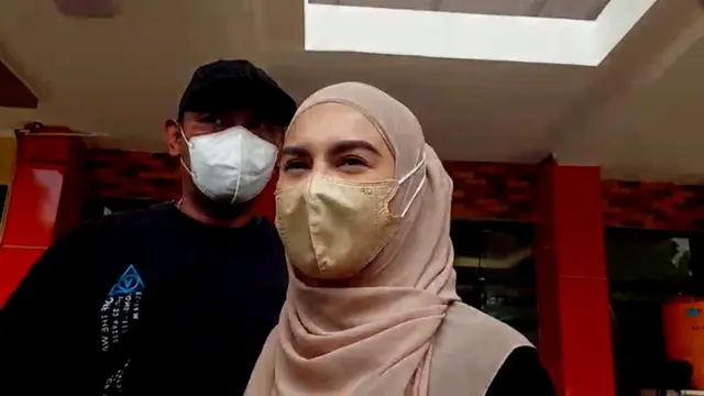 Irish Bella di Polres Metro Jakarta Selatan (Liputan6.com - M.Altaf Jauhar)