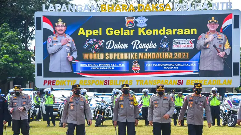 Kepala Korps Lalu Lintas (Kakorlantas) Polri Irjen Istiono memimpin apel gelar kendaraan dalam rangka persiapan World Superbike (WSBK) Mandalika, Lombok, Nusa Tenggara Barat (NTB)