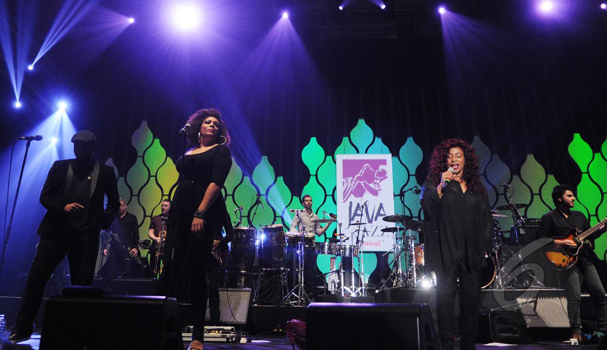 Puncak acara Java Jazz Festival  2015 menampilkan kolaborasi Chaka Khan dengan Incognito di JiExpo Kemayoran, Jakarta, Sabtu (7/3/2015). (Liputan6.com/Faizal Fanani)