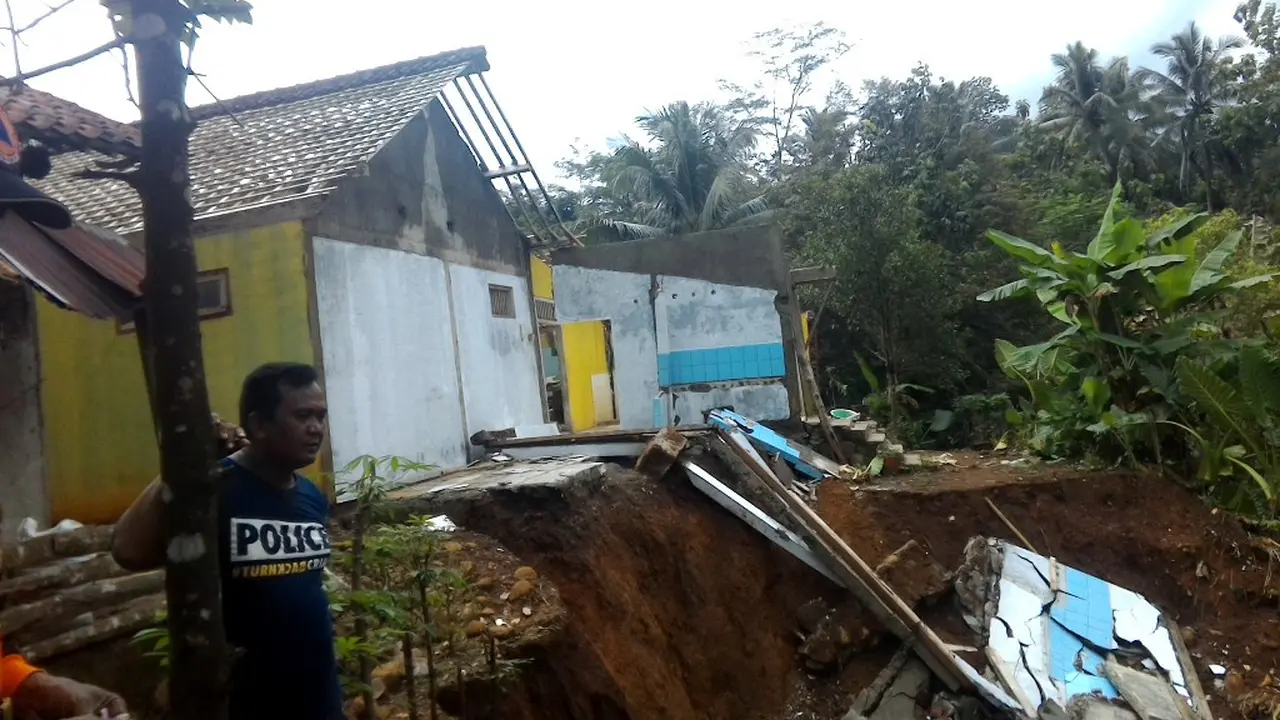 Efek Gempa Jawa Masih Berlanjut di Banyumas, 25 Rumah Ambruk