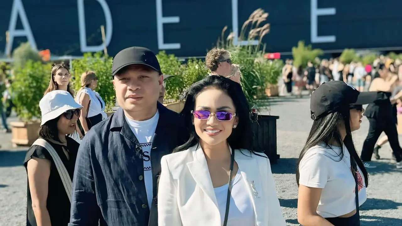 Diva Idolakan Diva, Gaya Kris Dayanti Nonton Konser Adele di Jerman dengan Outfit Serba Branded