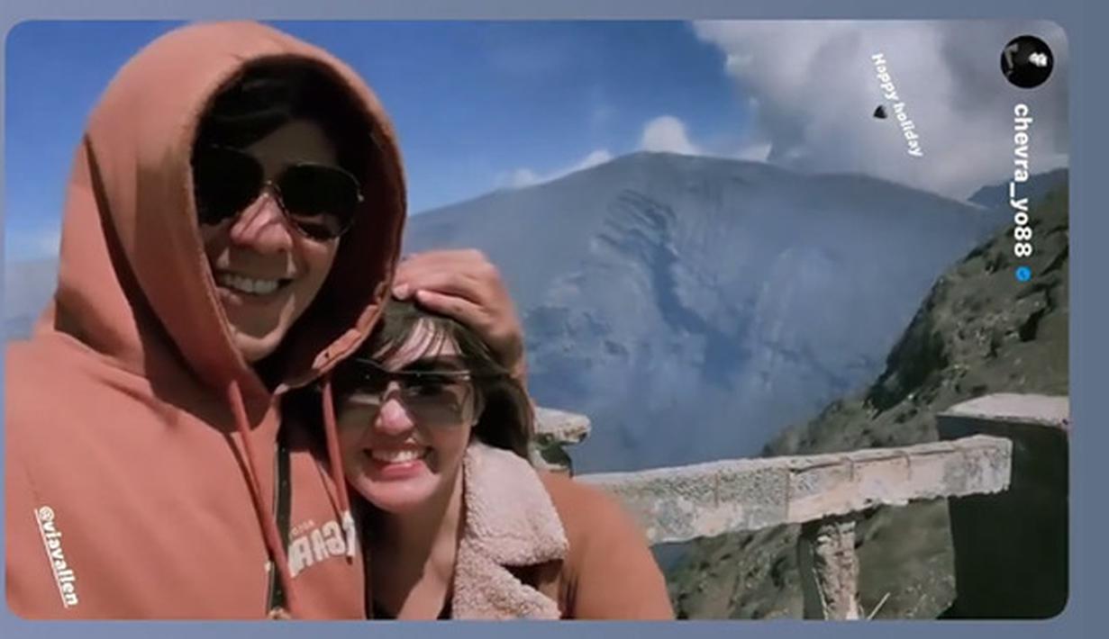 10 Potret Mesra Via Vallen dan Chevra di Bromo - News ...