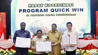 Wakil Menteri Dalam Negeri (Wamendagri) Ribka Haluk  saat memimpin Rapat Koordinasi Program “Quick Win” di Baliem Pilamo Hotel, Wamena, Kabupaten Jayawijaya, Papua Pegunungan. Foto: Puspen Kemendagri.