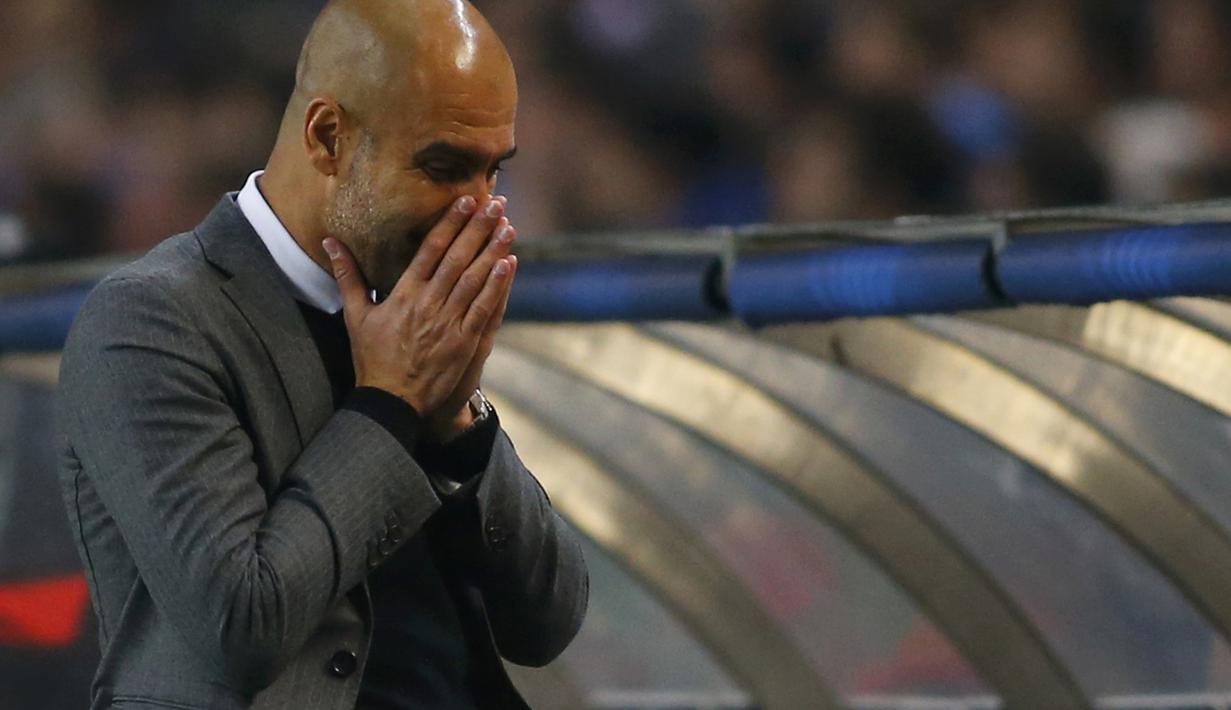 Wajah lesu Pep Guardiola usai melihat timnya dipermalukan 1-3 dari Porto  (REUTERS/Miguel Vidal)