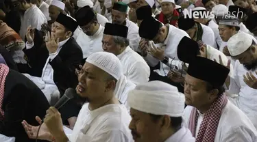 Ustad Arifin Ilham mengaku berbahagia dapat berzikir bersama jemaah aksi 112 di Masjid Istiqlal, Jakarta. Arifin memimpin jemaah berzikir dan berdoa usai menyampaikan nasihat keagamaannya.