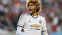 Gelandang Manchester United, Marouane Fellaini, usai mencetak gol ke gawang Galatasaray, pada laga uji coba, di Swedia, Sabtu (30/7/2016). (AFP/Bjorn Larsson Rosvall). 