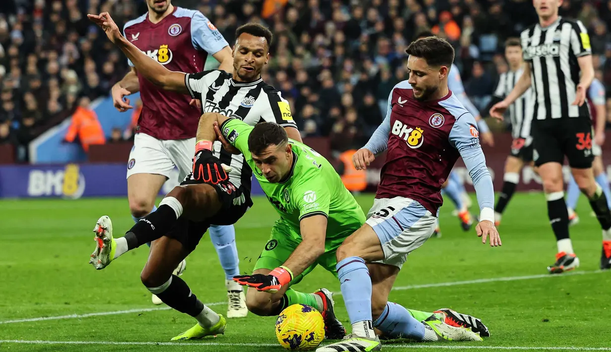 Newcastle United tampil dominan dan unggul 3-1 atas Aston Villa. (Adrian DENNIS/AFP)