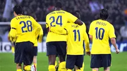 Barcelona&#039;s Bojan Krkic is congratulated by teammates after scoring the fifth goal against Basel during their Group C Champions League match at St. Jakob-Park in Basel on October 22, 2008. AFP PHOTO/FREDERICK FLORIN 